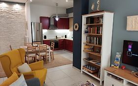 Central&Comfortable, 70m² Apt in Neos Kosmos